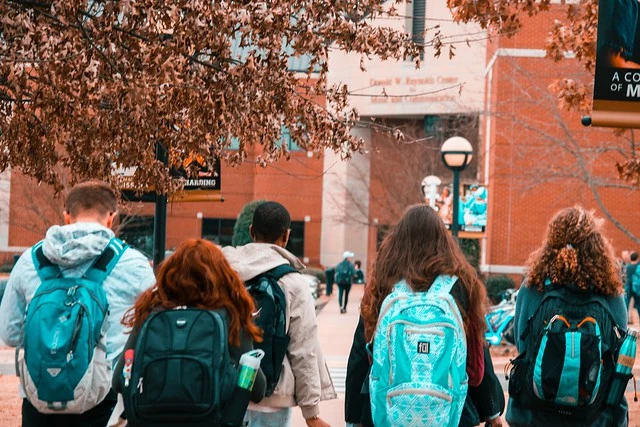 Four Factors to Consider When Choosing a College